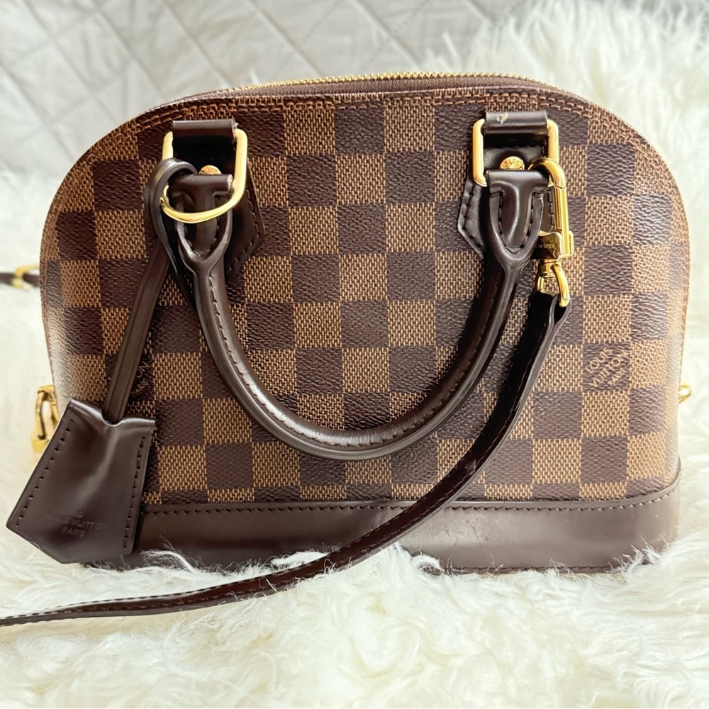Authentic Louie’s Vuitton small crossbody